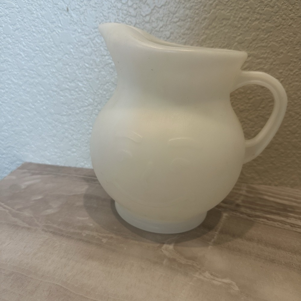 vintage 1980's kool aid man 2 quart white plastic pitcher Smile Face